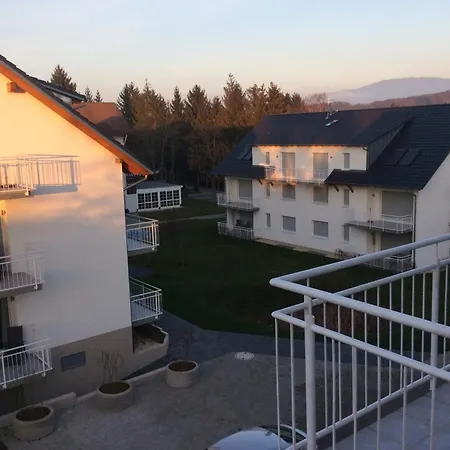 2-zimmer-ferienwohnung Mit Hotelservice Und 2 Balkons - Golf, Bike Und Wellness Im Markgraeflerland * Bad Bellingen