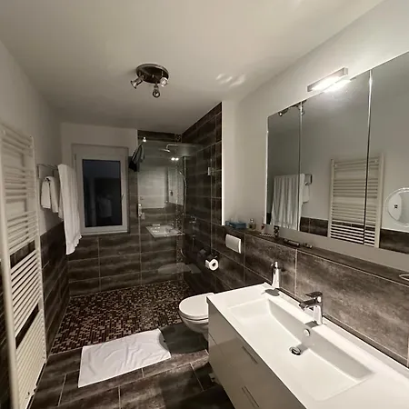 Apartment 2-zimmer-ferienwohnung Mit Hotelservice Und 2 Balkons - Golf, Bike Und Wellness Im Markgraeflerland