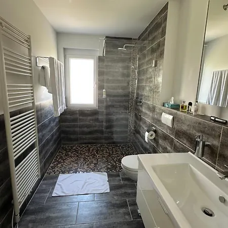 Haus Grauburgunder - Ferienwohnung Rebterrasse باد بيلنغن
